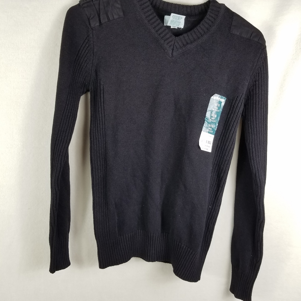 Uproar Boys Black Sweater Size Large. Condition is